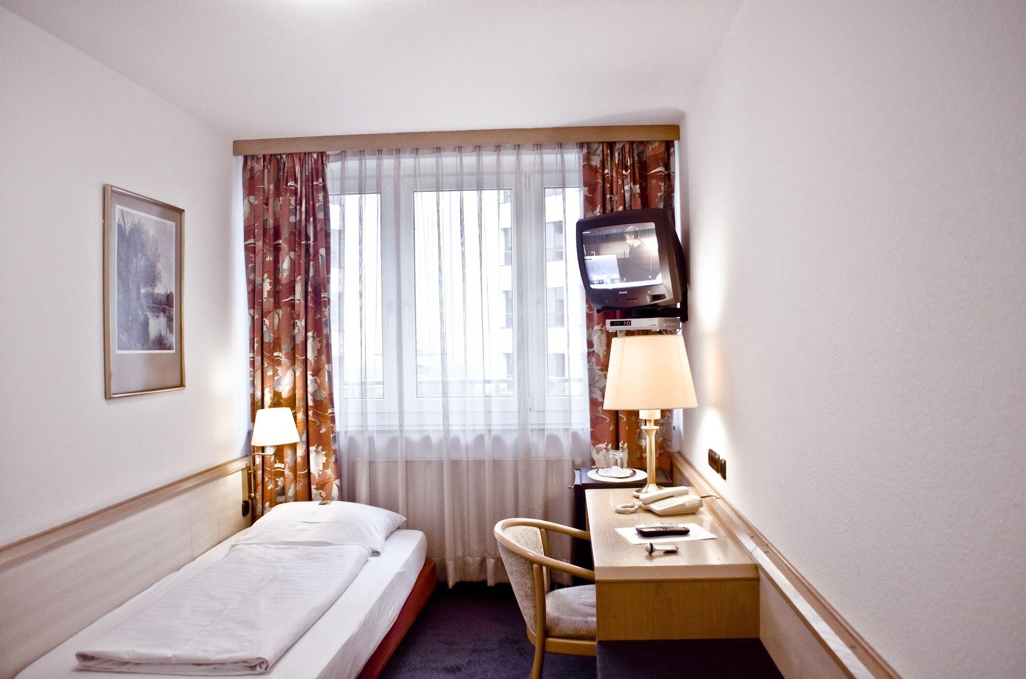 Adler Hotel Frankfurt Frankfurt am Main Bagian luar foto